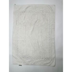 Vintage Castle by Dundee Tradition White Cotton Bath Towel Made in USA 26x36